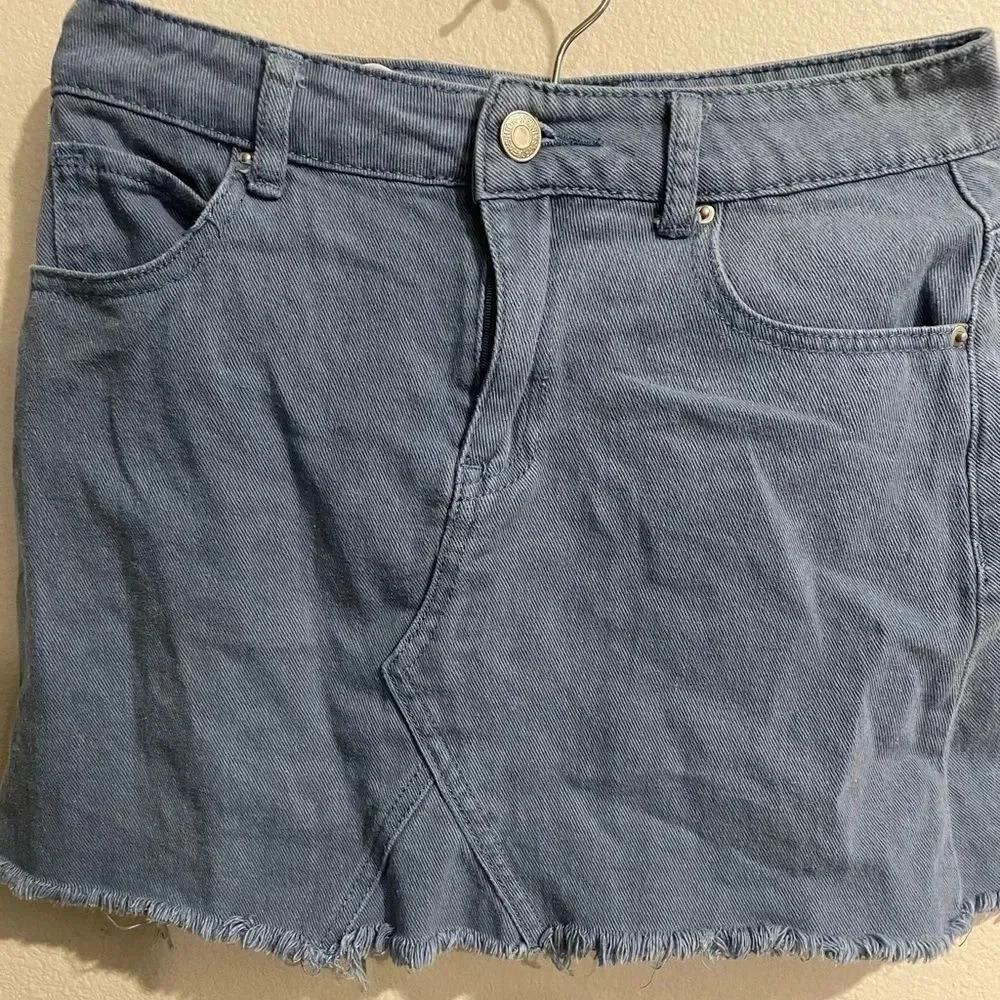 Blue blush short light wash denim skirt‎